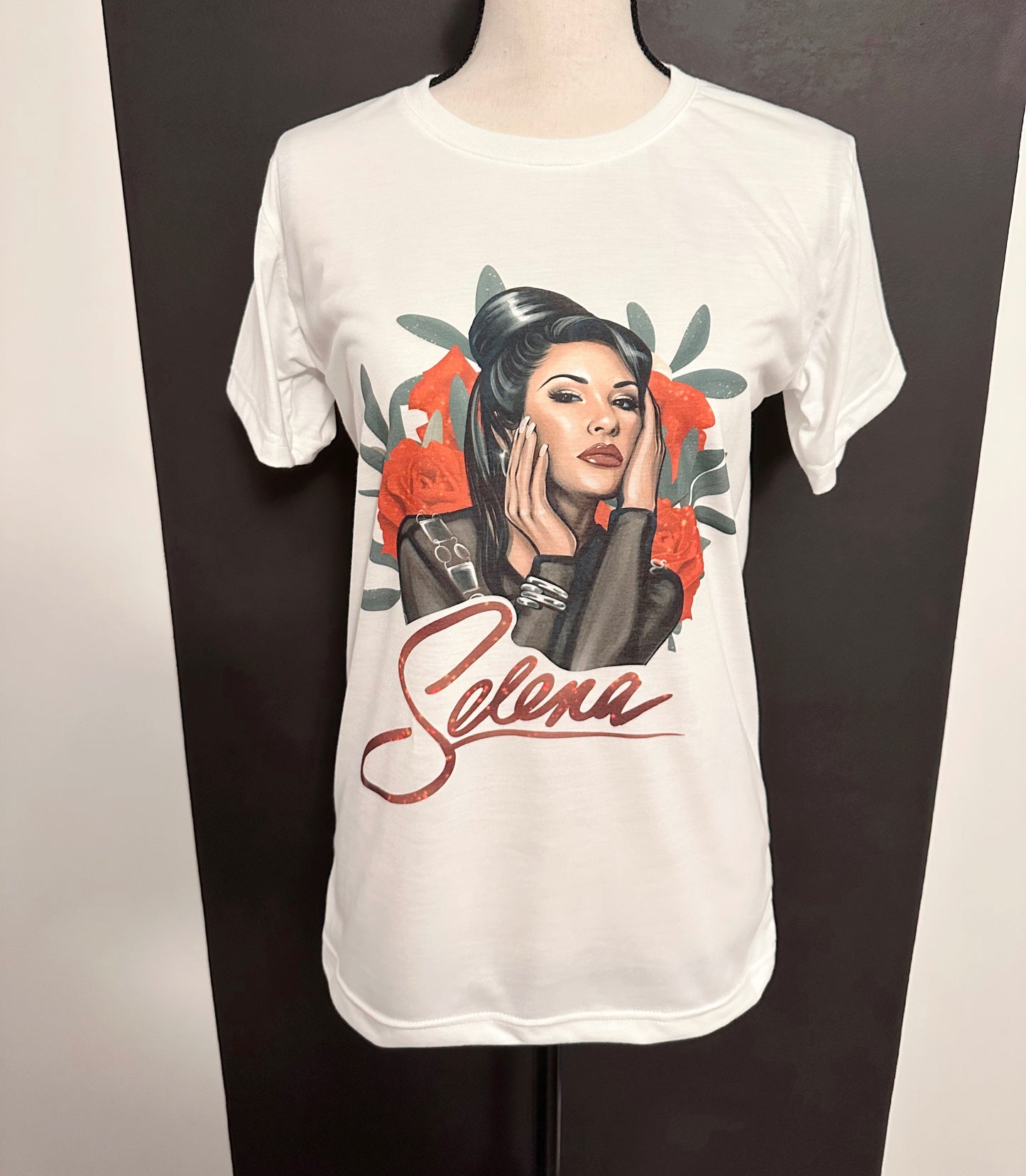 Como la Flor Selena Tee