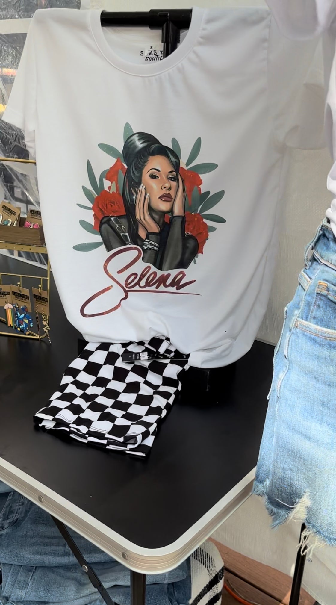 Como la Flor Selena Tee